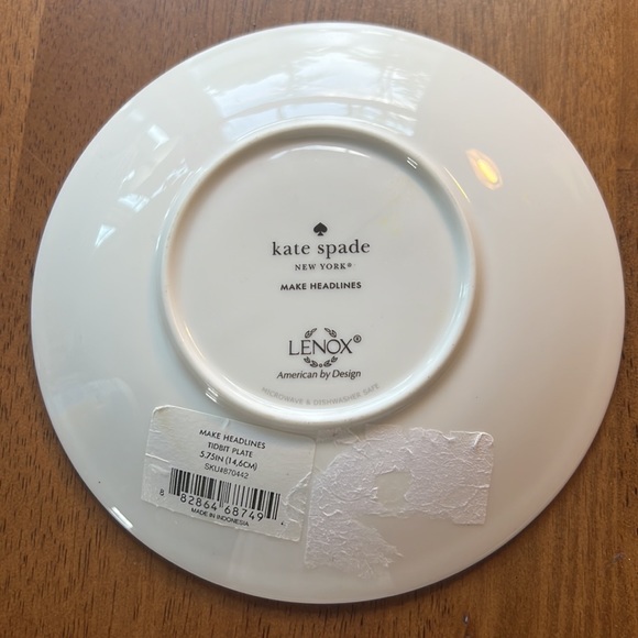 Kate Spade Make Headlines  / Grad Tour Appetizer Plates - Picture 2 of 6